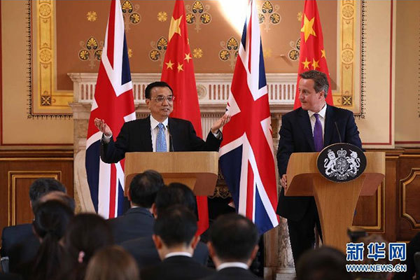     6月17日，國務(wù)院總理李克強同英國首相卡梅倫在倫敦舉行中英總理年度會晤后共同會見記者。 新華社記者 龐興雷 攝 