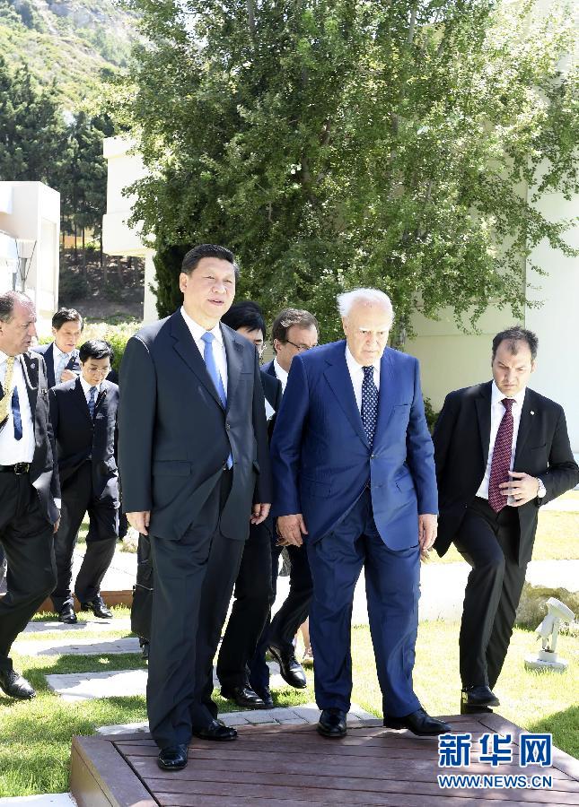 7月13日，中國國家主席習近平在希臘羅德島會見希臘總統帕普利亞斯。 新華社記者 李學仁 攝 