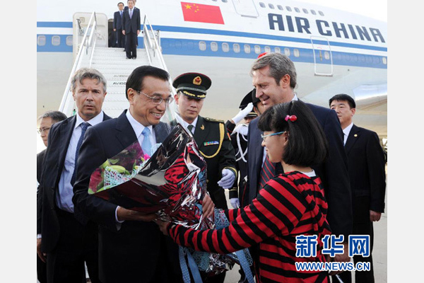 10月14日，國務(wù)院總理李克強乘專機抵達羅馬，開始對意大利進行正式訪問。新華社記者 饒愛民 攝
