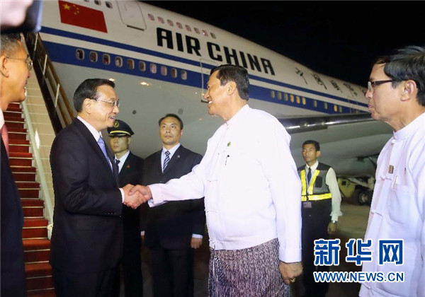 這是緬甸政府高級官員到機(jī)場迎接李克強(qiáng)總理。新華社記者 鞠鵬 攝 