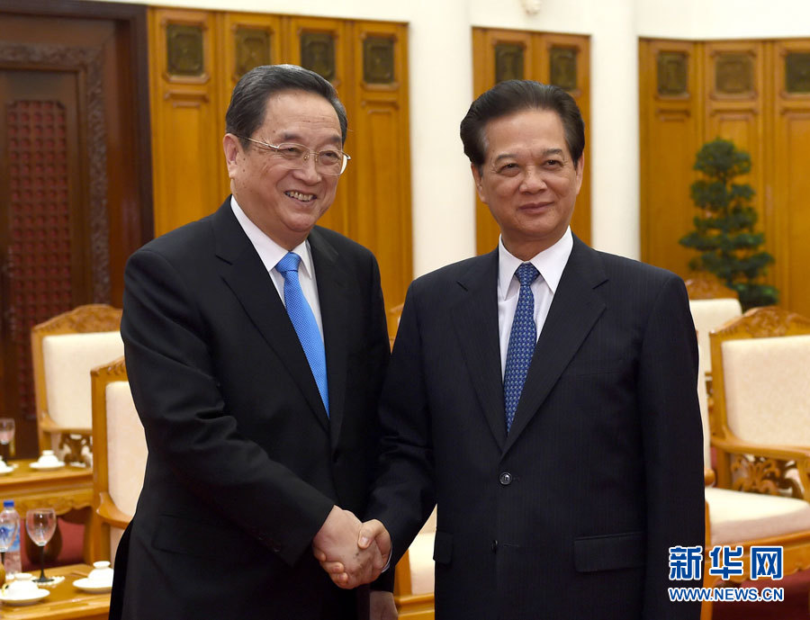 12月25日至27日，中共中央政治局常委、全國政協(xié)主席俞正聲對越南進(jìn)行正式訪問。這是12月26日，俞正聲在河內(nèi)會見越南政府總理阮晉勇。 新華社記者馬占成攝