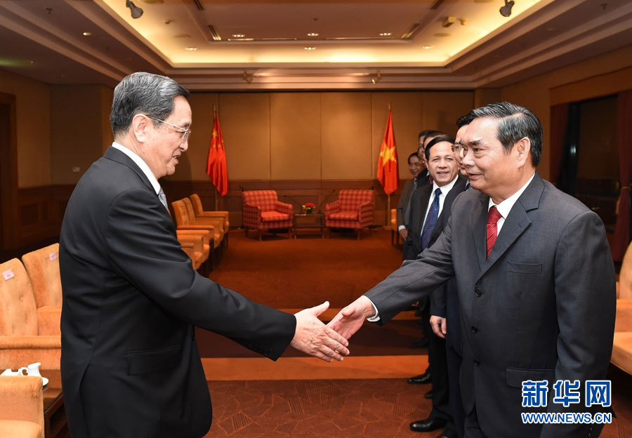 12月25日至27日，中共中央政治局常委、全國政協(xié)主席俞正聲對越南進(jìn)行正式訪問。這是12月25日，俞正聲在河內(nèi)會見越共中央書記處常務(wù)書記黎鴻英。 新華社記者劉建生攝