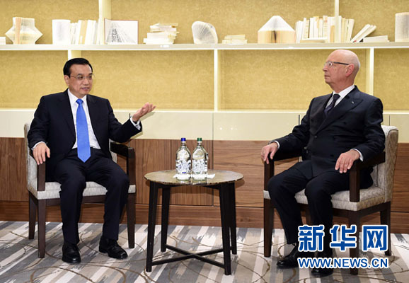 1月20日，中國國務院總理李克強在瑞士達沃斯會見世界經濟論壇主席施瓦布。新華社記者 李濤 攝