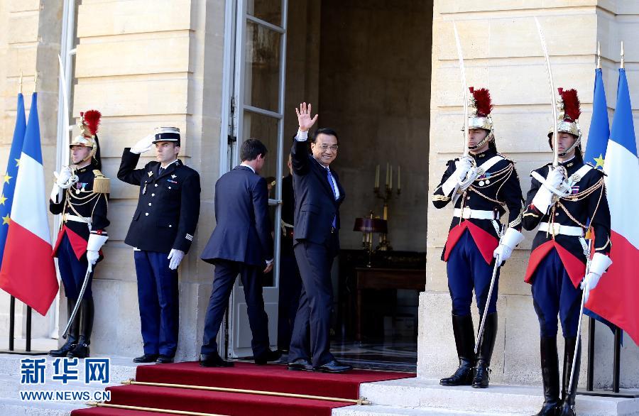 6月30日，中國國務院總理李克強在巴黎總理府同法國總理瓦爾斯舉行會談。 新華社記者 馬占成 攝