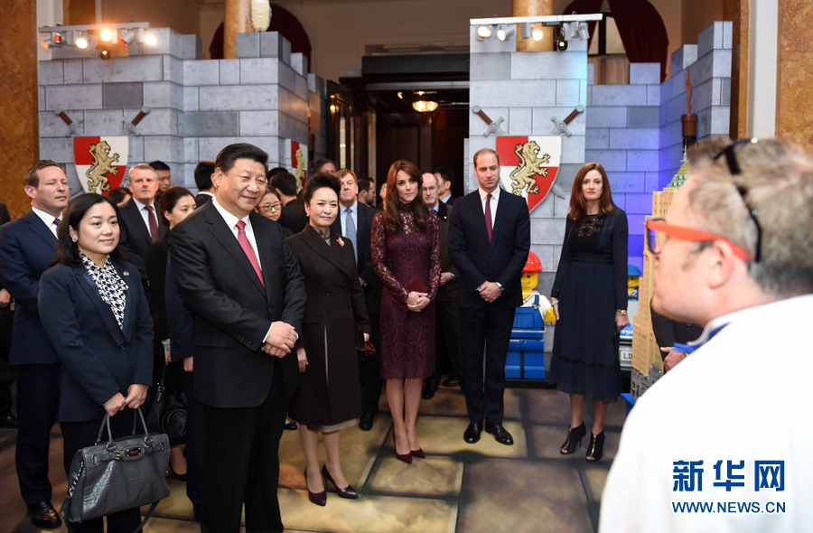 10月21日，國家主席習近平和夫人彭麗媛在英國威廉王子夫婦陪同下，出席在倫敦舉行的中英創(chuàng)意產(chǎn)業(yè)展。 新華社記者 張鐸 攝
