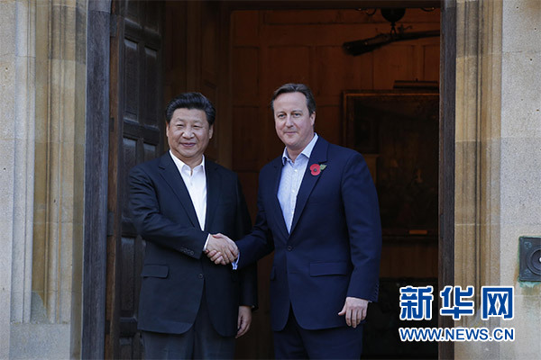 10月22日，國家主席習近平在契克斯首相鄉(xiāng)間別墅同英國首相卡梅倫再次會晤。新華社記者 鞠鵬 攝
