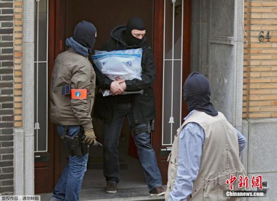 當地時間2016年3月23日，比利時布魯塞爾，布魯塞爾恐襲案嫌犯在安德萊赫特一棟建筑內被捕。