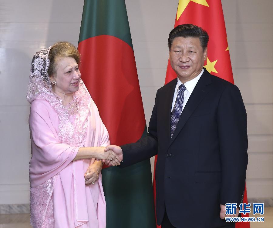 10月14日，國(guó)家主席習(xí)近平在達(dá)卡會(huì)見孟加拉國(guó)民族主義黨主席卡莉達(dá)·齊亞。  新華社記者龐興雷攝 