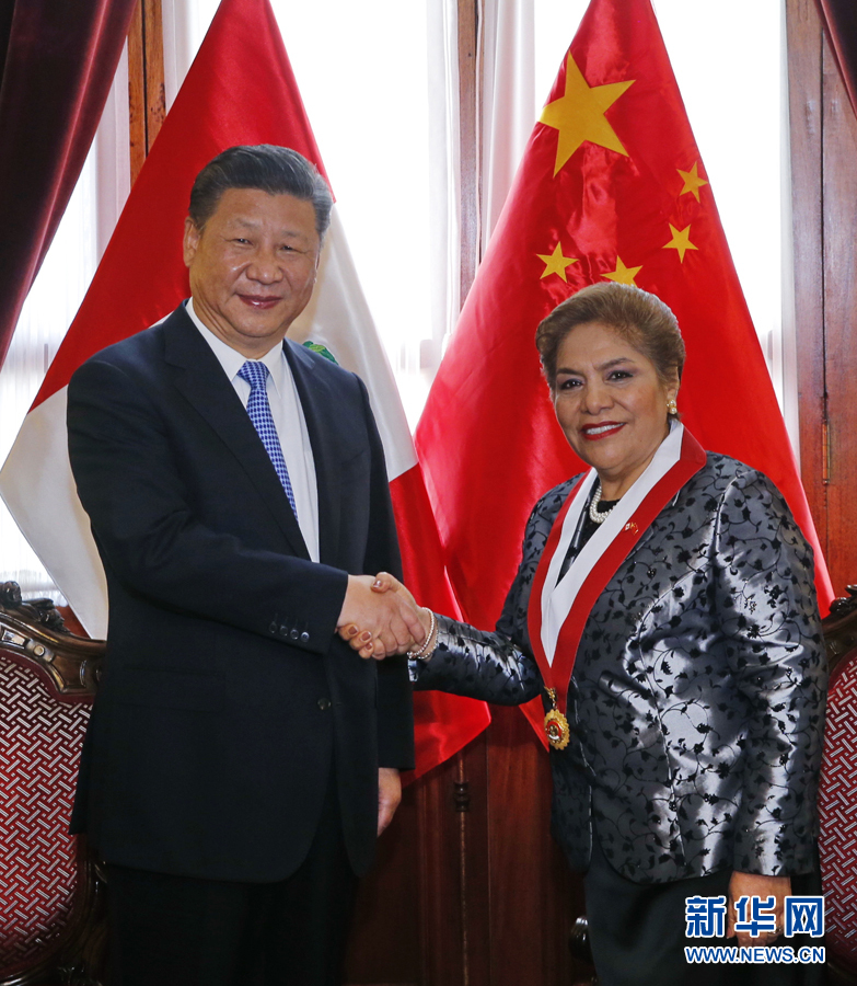 11月21日，國(guó)家主席習(xí)近平在利馬會(huì)見秘魯國(guó)會(huì)主席薩爾加多。新華社記者 鞠鵬 攝