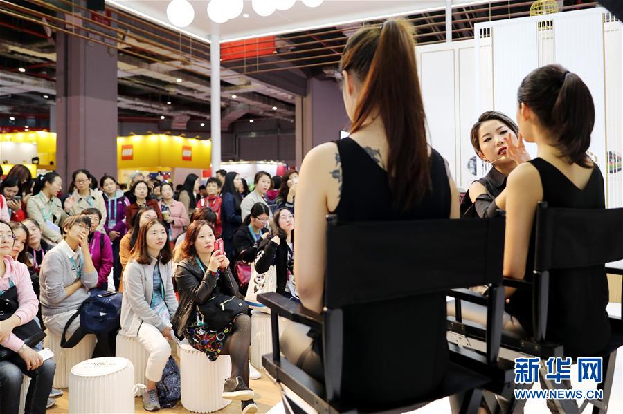 (新華全媒頭條·圖文互動(dòng))(9)從進(jìn)博會(huì)到“雙11” 超級(jí)訂單背后蘊(yùn)藏中國動(dòng)能