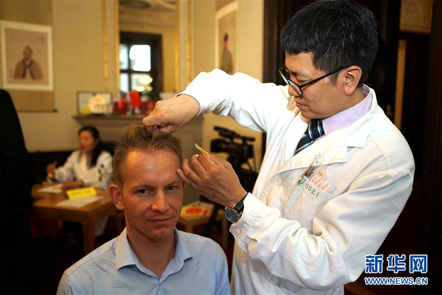 （國際·圖文互動）（3）“一帶一路”中醫藥針灸風采行走進捷克