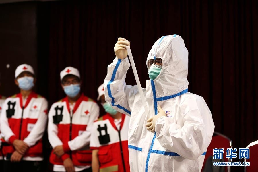 (國際疫情·圖文互動)(6)通訊:經驗豐富裝備精良 中國專家組在伊拉克助力抗疫